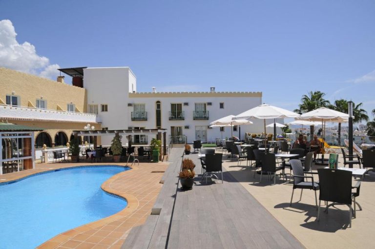 Hotel Nerja Club Spa – Charming hotel with a terrace, restaurant and swimming pool â­�â­�â­�