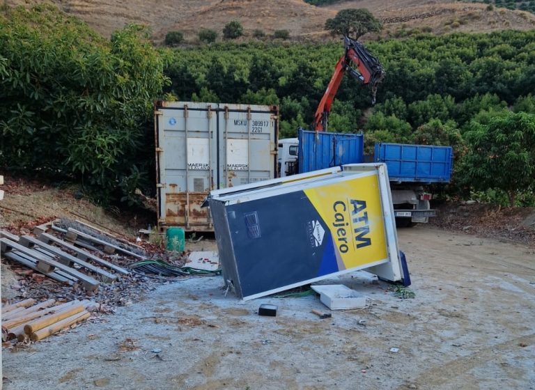 🏧 The Nerja Lidl ATM has been robbed with a tow truck. (double steal)
