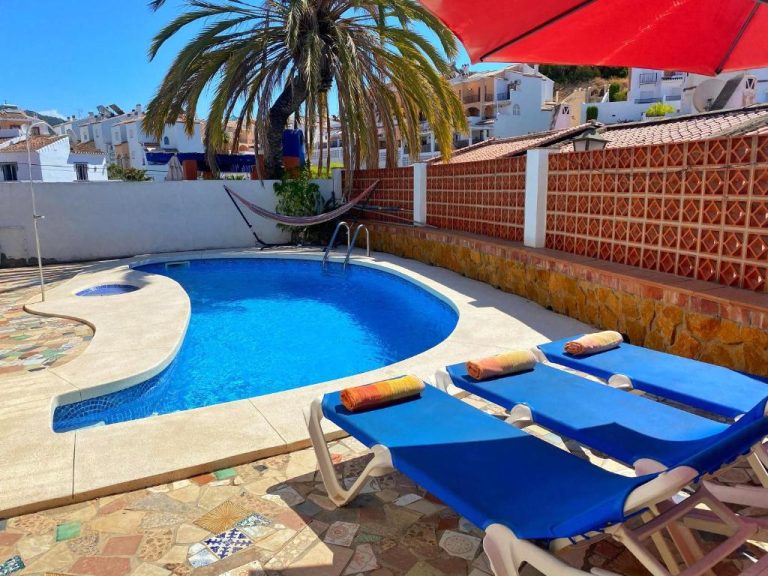 ✅ Beautiful villa with 4 bedrooms, private swimming pool and garden in Nerja ⭐