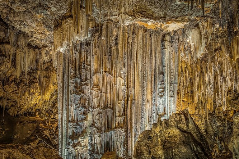 🔥 La Cueva de Nerja. El Monumento NATURAL Más Visitado de Andalucía.-