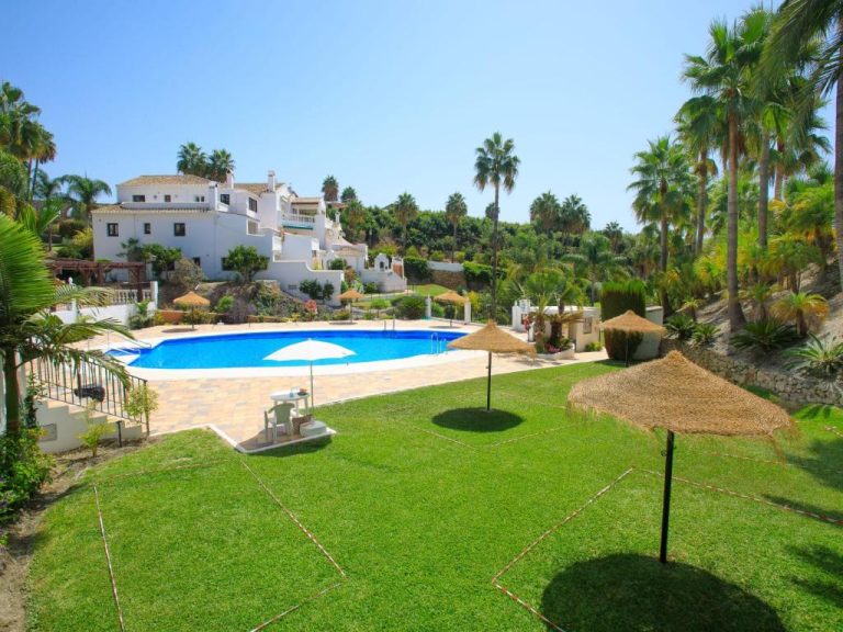 ⭐ Apartment in Oasis de Capistrano with terrace, pool and free WiFi in Nerja