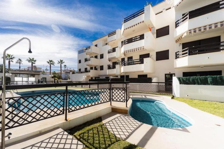 Apartment Sol y Mar with swimming pool and private parking